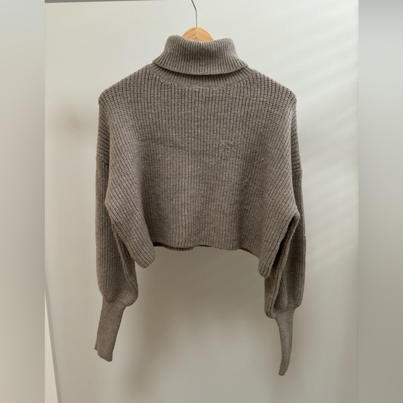 SHEIN Knit Cropped Turtleneck - Picture 2 of 4